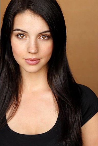 Adelaide Kane Fotoğrafları 1