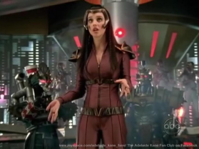 Adelaide Kane Fotoğrafı