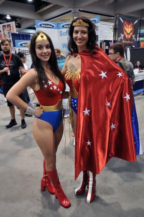Adelaide Kane Fotoğrafı