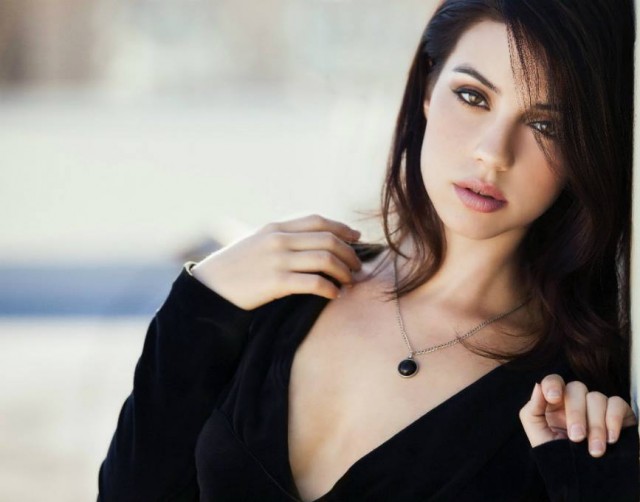 Adelaide Kane Fotoğrafları 23