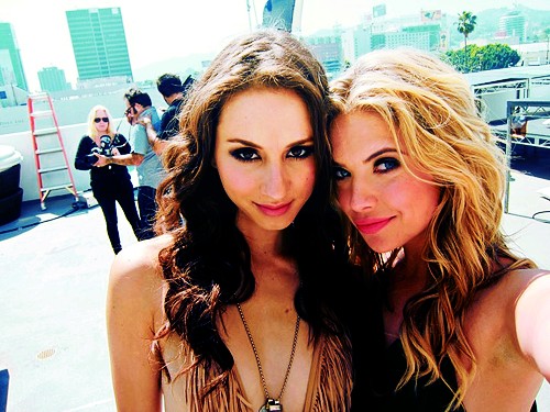 Troian Bellisario Fotoğrafı