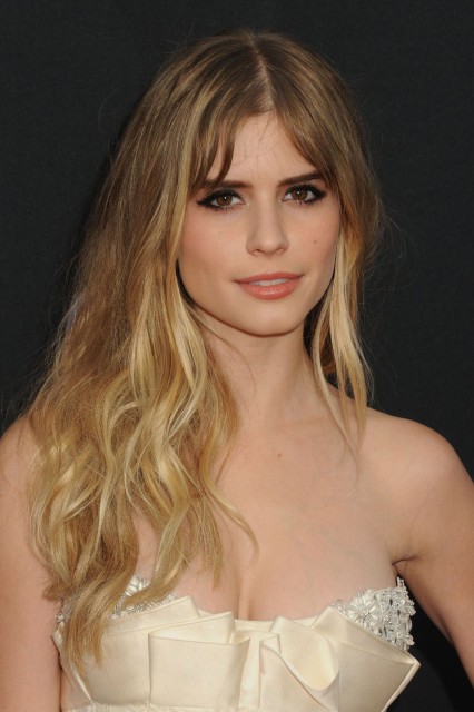 Carlson Young Fotoğrafları 7