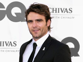 Dustin Clare Fotoğrafı
