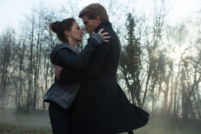 Jeremy Irvine Fotoğrafı