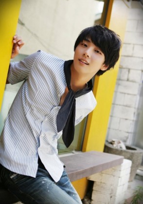 Yoon Si Yoon Fotoğrafı