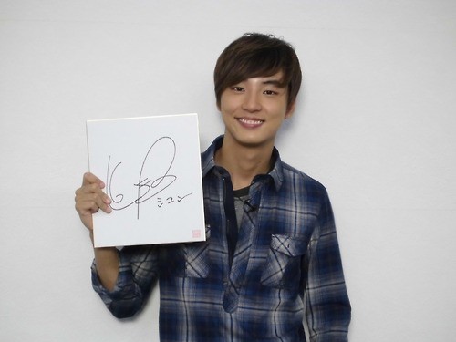 Yoon Si Yoon Fotoğrafı
