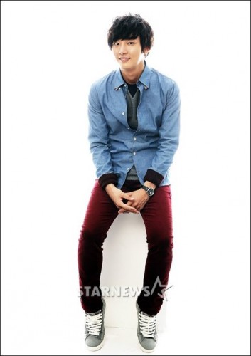 Yoon Si Yoon Fotoğrafı