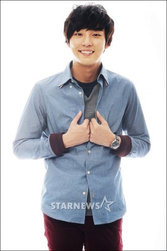 Yoon Si Yoon Fotoğrafı