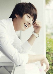 Yoon Si Yoon Fotoğrafı