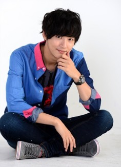 Yoon Si Yoon Fotoğrafı