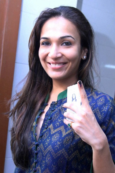 Soundarya Rajinikanth Fotoğrafları 16