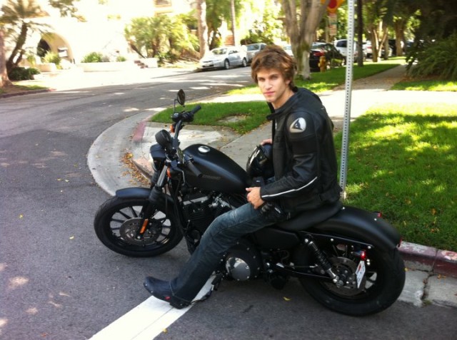 Keegan Allen Fotoğrafı