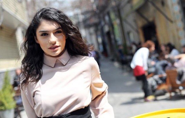 Hazar Ergüçlü Fotoğrafı