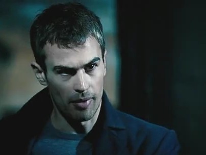 Theo James Fotoğrafları 24