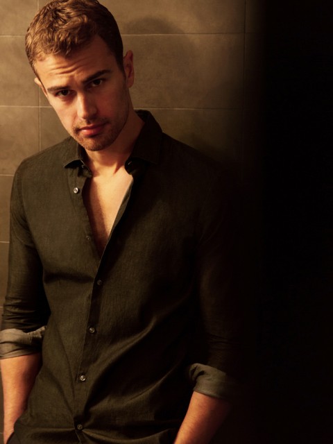 Theo James Fotoğrafları 51