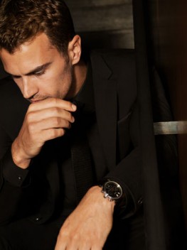 Theo James Fotoğrafı