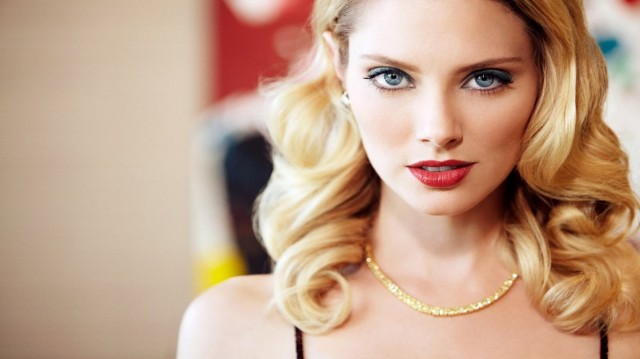 April Bowlby Fotoğrafları 9