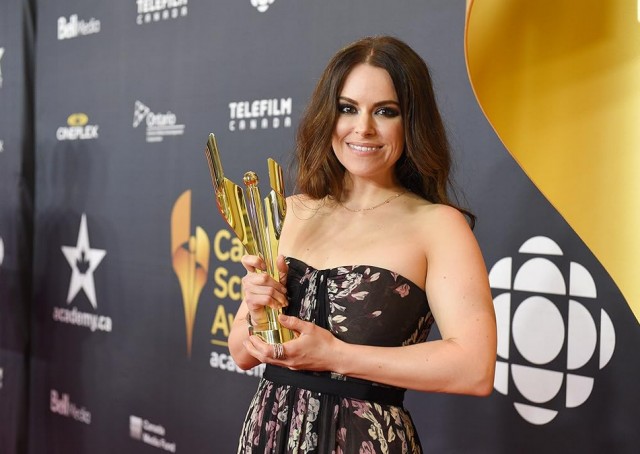 Emily Hampshire Fotoğrafı