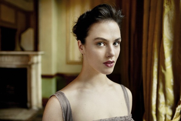 Jessica Brown-Findlay Fotoğrafı