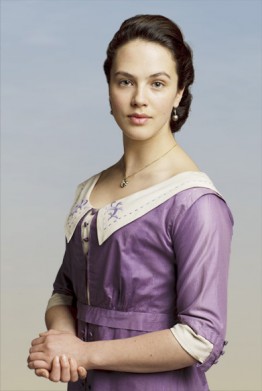 Jessica Brown-Findlay Fotoğrafları 64