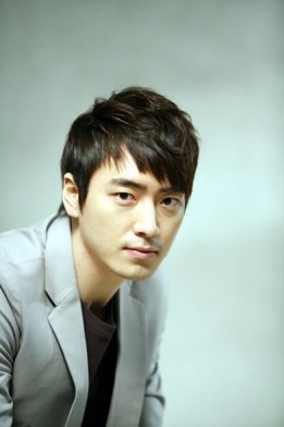 Lee Joon Hyuk Fotoğrafı
