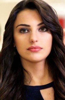 Tuvana Türkay Fotoğrafı