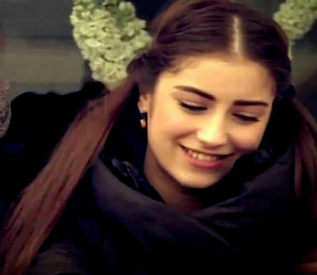 Hazal Kaya Fotoğrafı