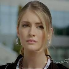 Yasemin Allen Fotoğrafı