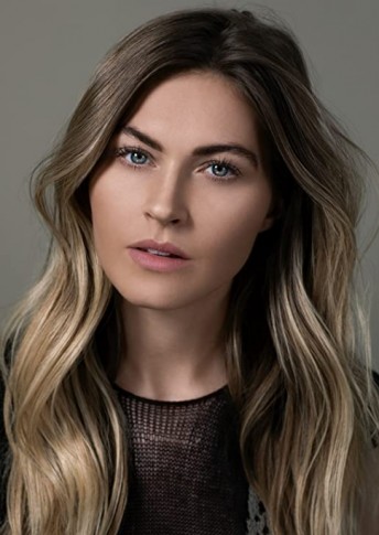 Julia Conley Fotoğrafı
