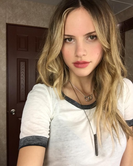 Halston Sage Fotoğrafı