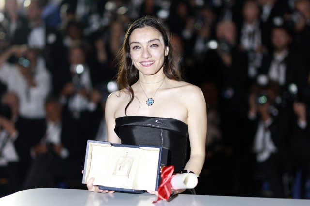 Merve Dizdar fotoğrafı