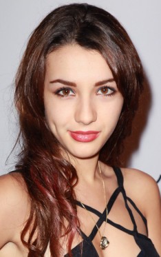 Hannah Marks Fotoğrafları 8