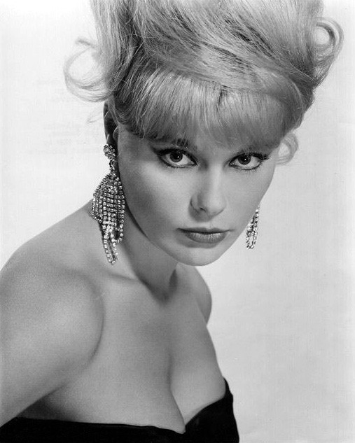 Elke Sommer Fotoğrafları 4