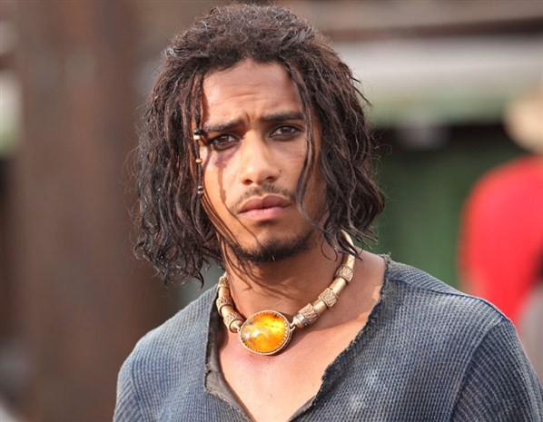 Elliot Knight Fotoğrafı