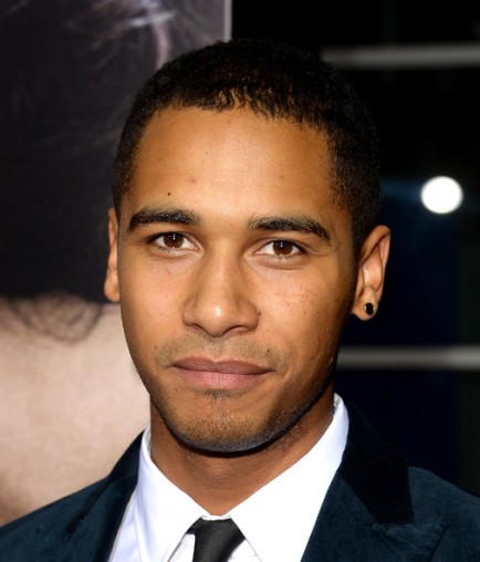 Elliot Knight Fotoğrafı