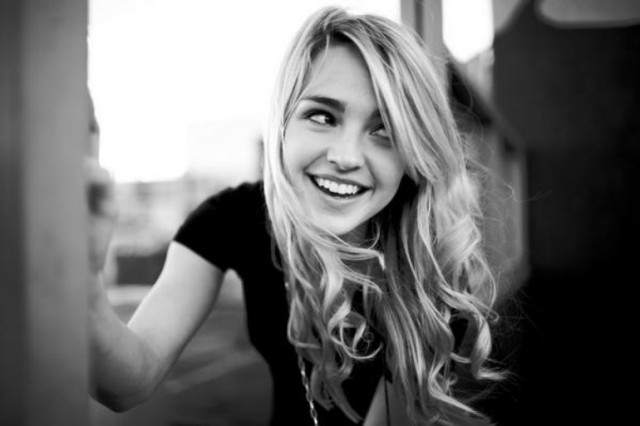 Katelyn Tarver Fotoğrafı