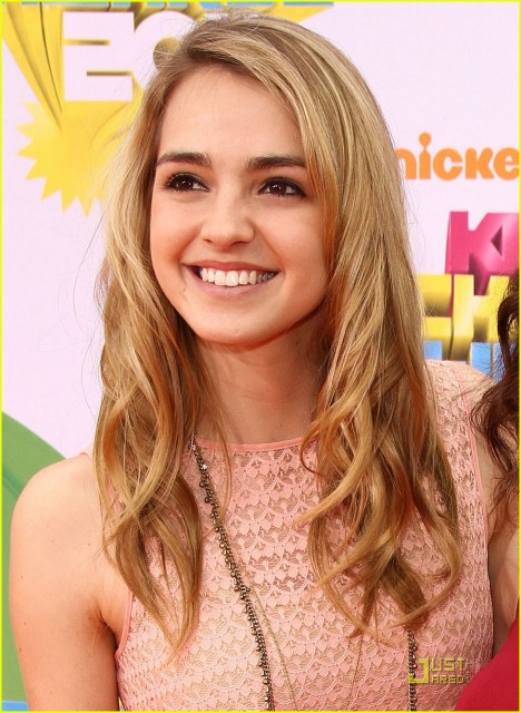 Katelyn Tarver Fotoğrafı