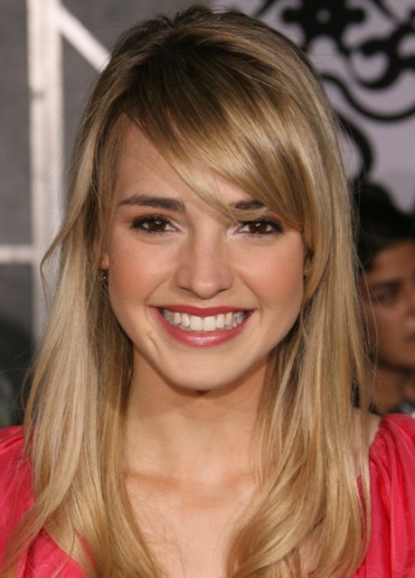 Katelyn Tarver Fotoğrafı
