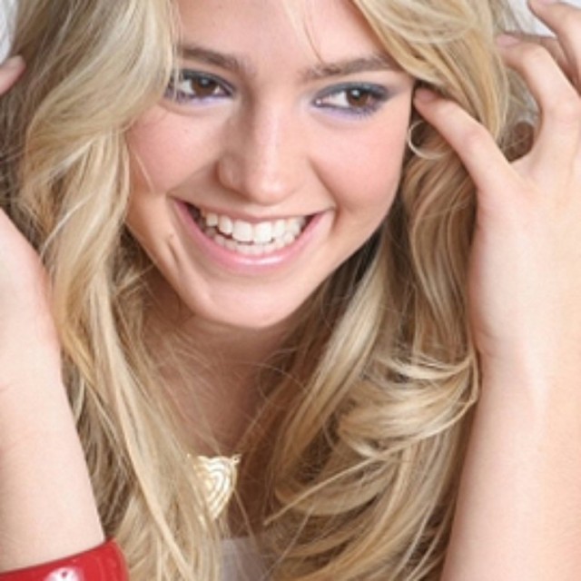 Katelyn Tarver Fotoğrafı