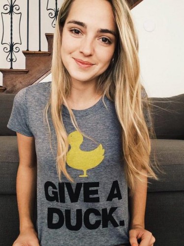 Katelyn Tarver Fotoğrafı