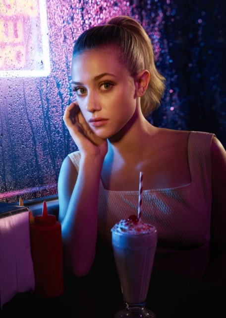 Lili Reinhart Fotoğrafları 15