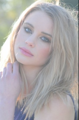 Lucy Fry Fotoğrafı