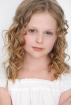 Emily Alyn Lind Fotoğrafı