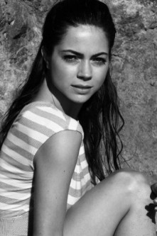 Caitlin Carver Fotoğrafı