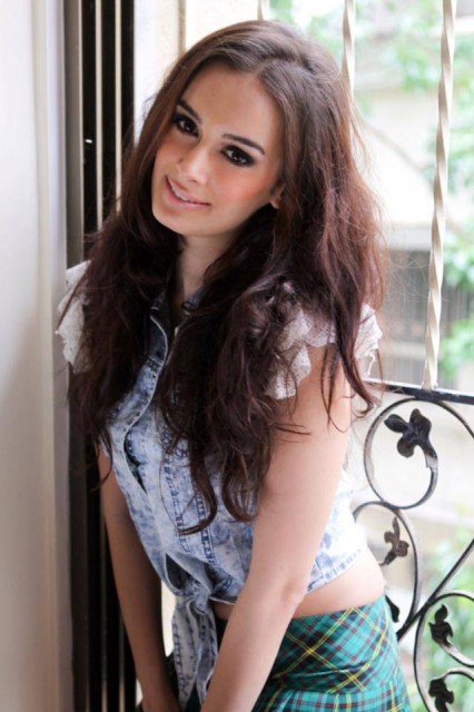 Evelyn Sharma Fotoğrafları 259