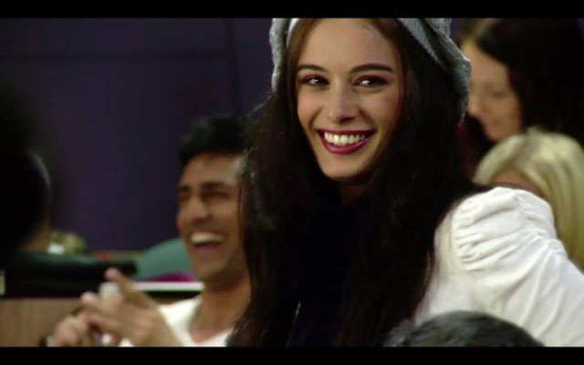 Evelyn Sharma Fotoğrafı