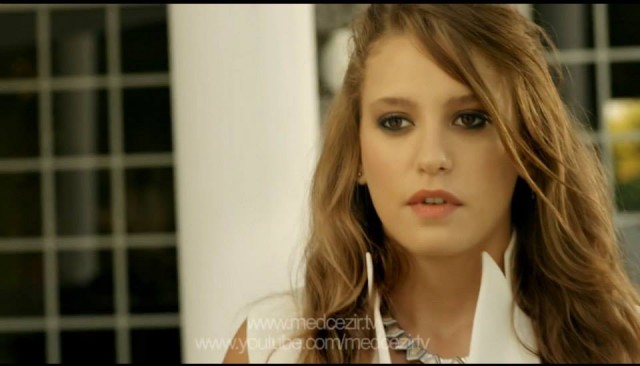 Serenay Sarıkaya Fotoğrafları 819