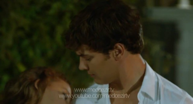 Serenay Sarıkaya Fotoğrafı