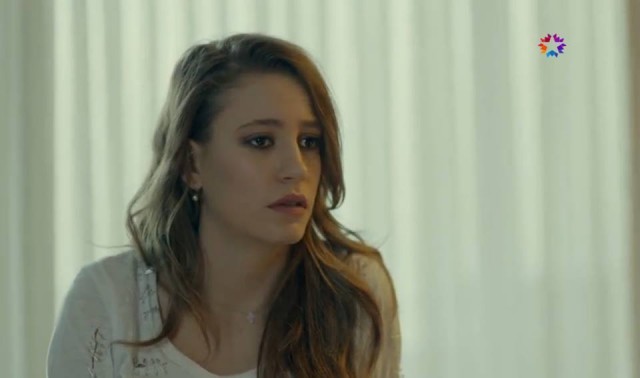 Serenay Sarıkaya Fotoğrafı