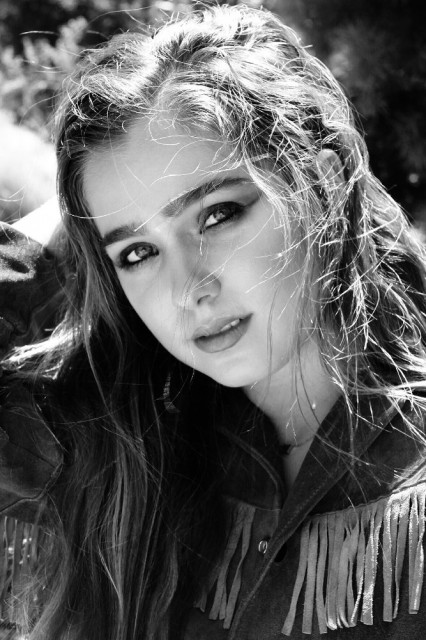 Haley Lu Richardson Fotoğrafları 12